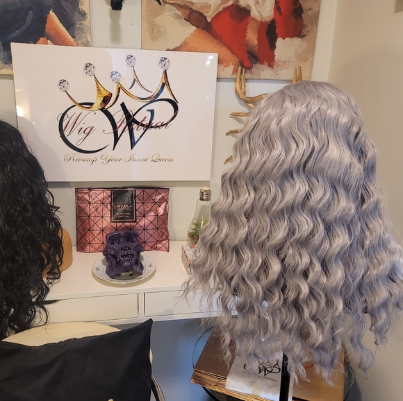 20" grey and white lace front - Picture 3 of 4